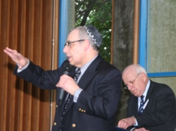 Neville Finch and Edwin Coppel were the guides at the Synagogue.