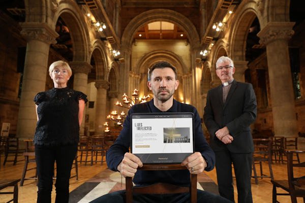 Gareth McAuley and Bronagh O’Connell, who have lost loved ones during the Covid-19 pandemic, with Dean Stephen Forde at the launch of Belfast Cathedral’s Lives Reflected initiative.